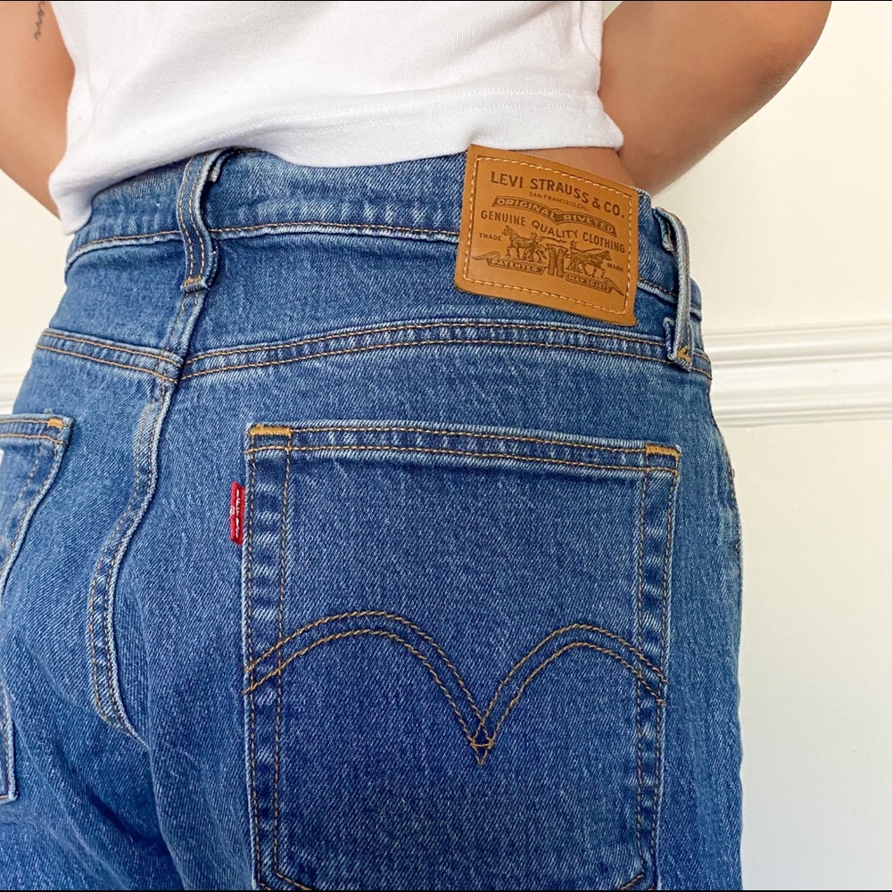 Levi’s size 28, straight leg jean